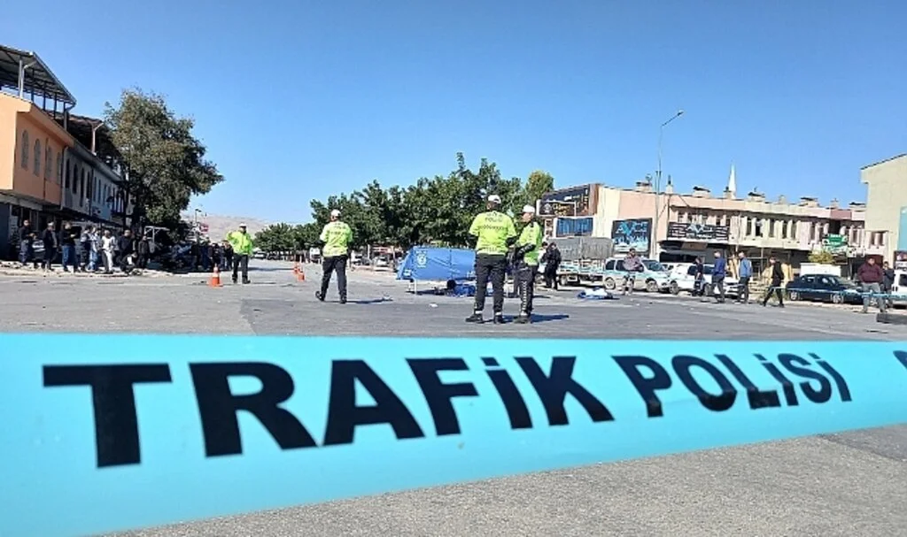 Konya’da motosiklet tır ile çarpıştı: 2 ölü