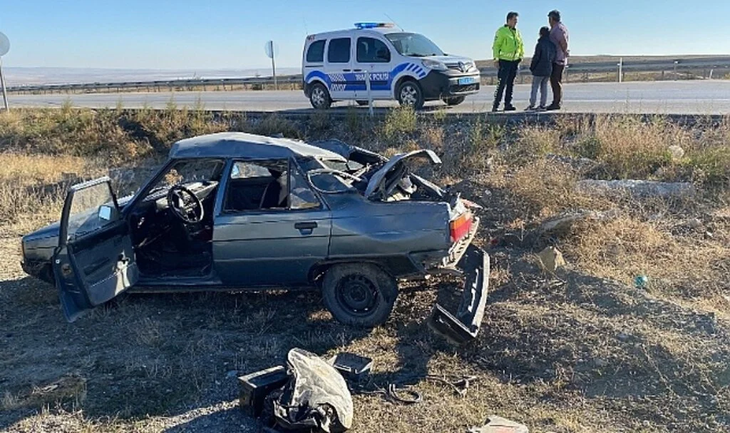Konya’da takla atan otomobilden burunları kanamadan kurtuldular