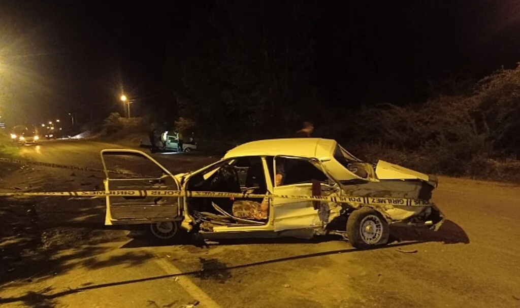 Kozan'da düğün konvoyunda kaza: 2 yaralı