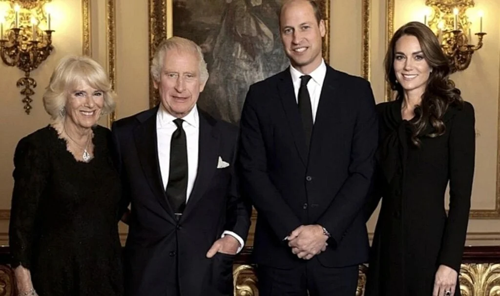 Kraliçe Elizabeth’in ölümünün ardından kraliyet ailesinden ilk fotoğraf