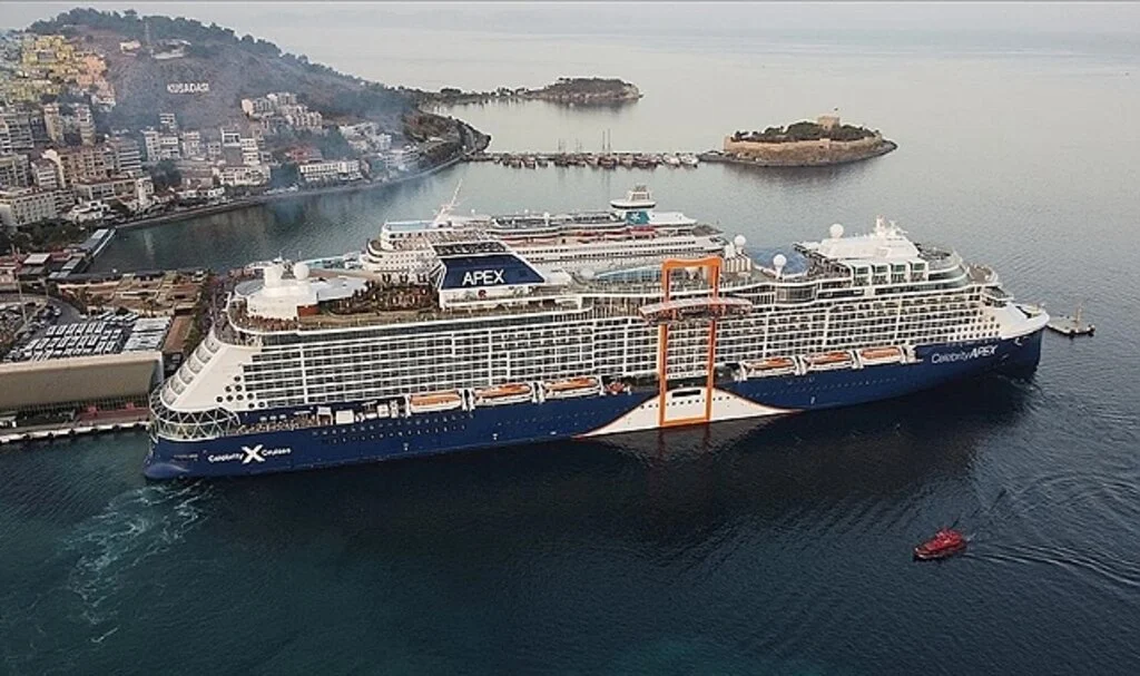 Kuşadası'nda kruvaziyer hareketliliği devam ediyor