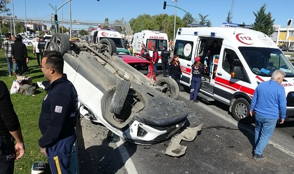 Kütahya'da 5 aracın karıştığı zincirleme trafik kazası: 1 yaralı