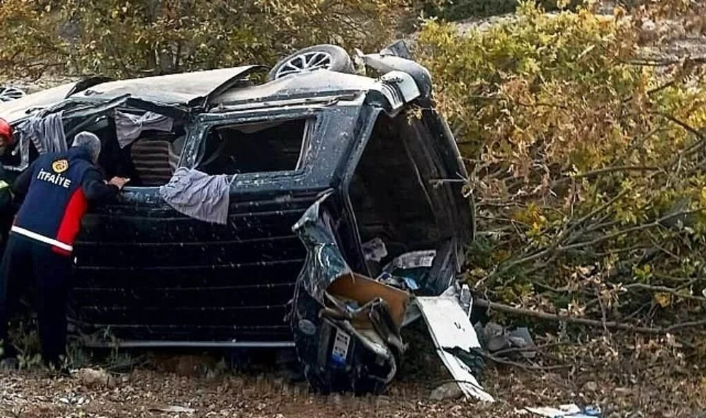 Kütahya'da trafik kazası: 2 ölü, 3 yaralı