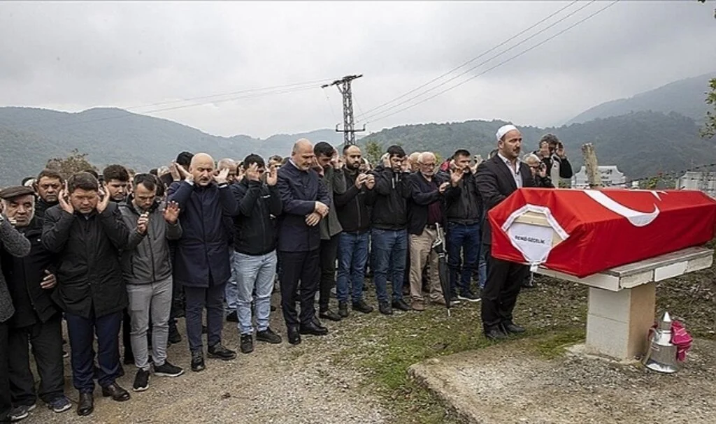 Maden ocağındaki patlamada hayatını kaybeden işçiler son yolculuklarına uğurlanıyor