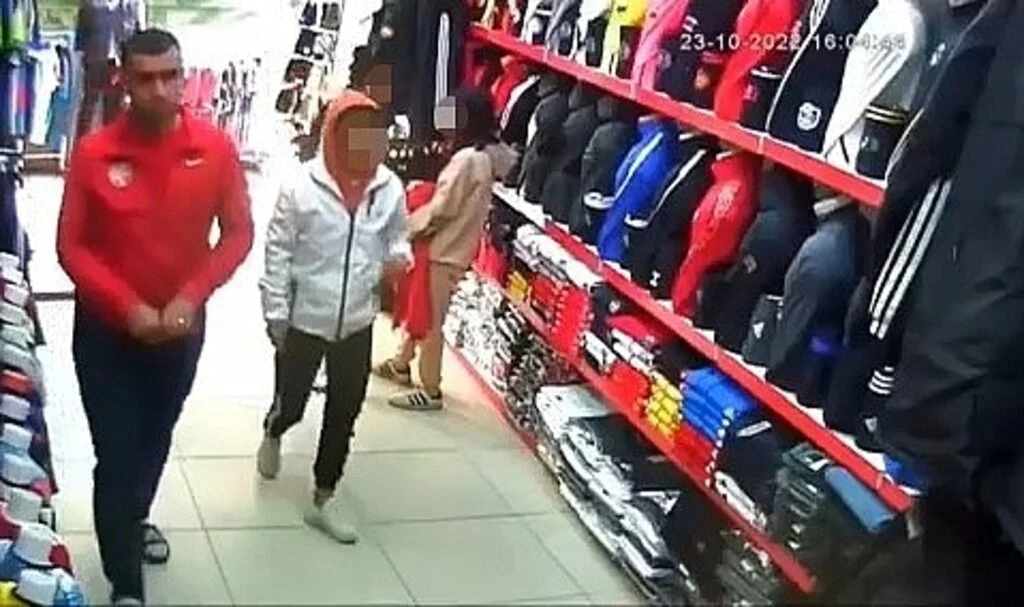 Maltepe’de 4 kadının hırsızlık oyunu: 2'si oyaladı, diğerleri çaldı