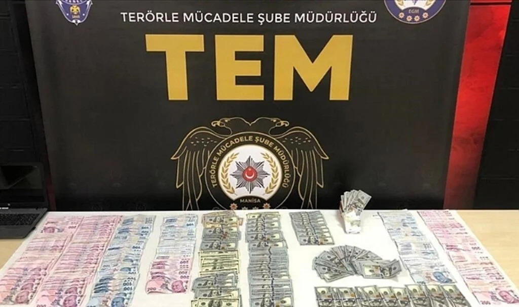 Manisa'da FETÖ'nün güncel yapılanmasına yönelik operasyonda 14 kişi yakalandı