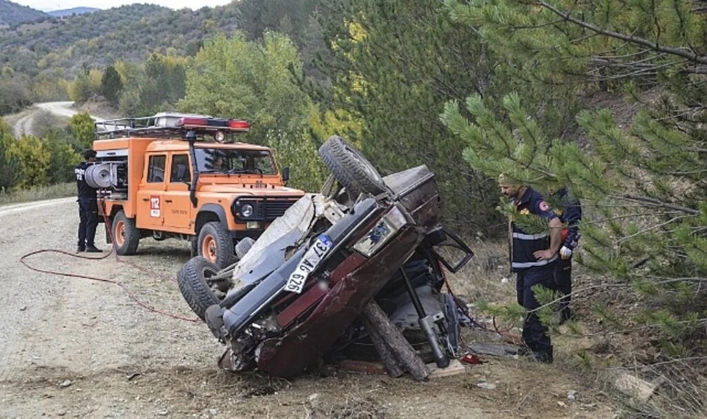 Mantar toplamak için yola çıktıkları otomobil takla attı: 2 yaralı