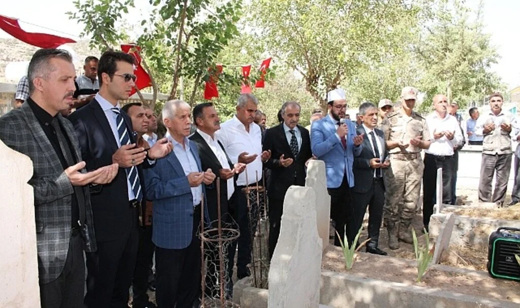 Mardin'de PKK'nın 29 yıl önce bomba ile katlettiği 8'i çocuk 26 kişi anıldı