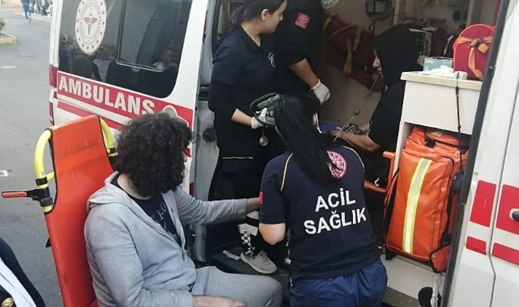 Mecidiyeköy'de yangında can pazarı: Binada mahsur kalanlar itfaiye merdiveniyle kurtarıldı
