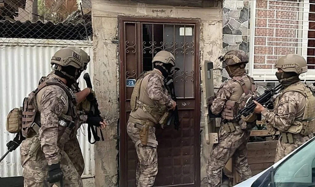 Mersin'de 15 terör şüphelisine yönelik operasyon düzenlendi
