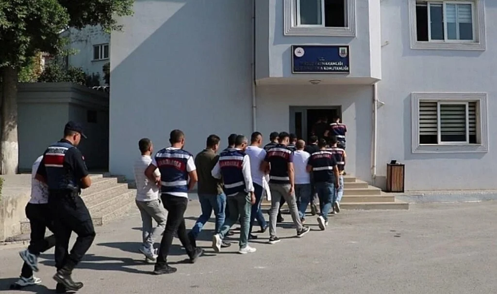 Mersin'de 'kolay kredi' zanlılarına operasyon: 10 tutuklama