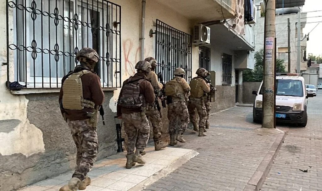 Mersin'de PKK/KCK operasyonu: 15 şüpheli hakkında gözaltı kararı