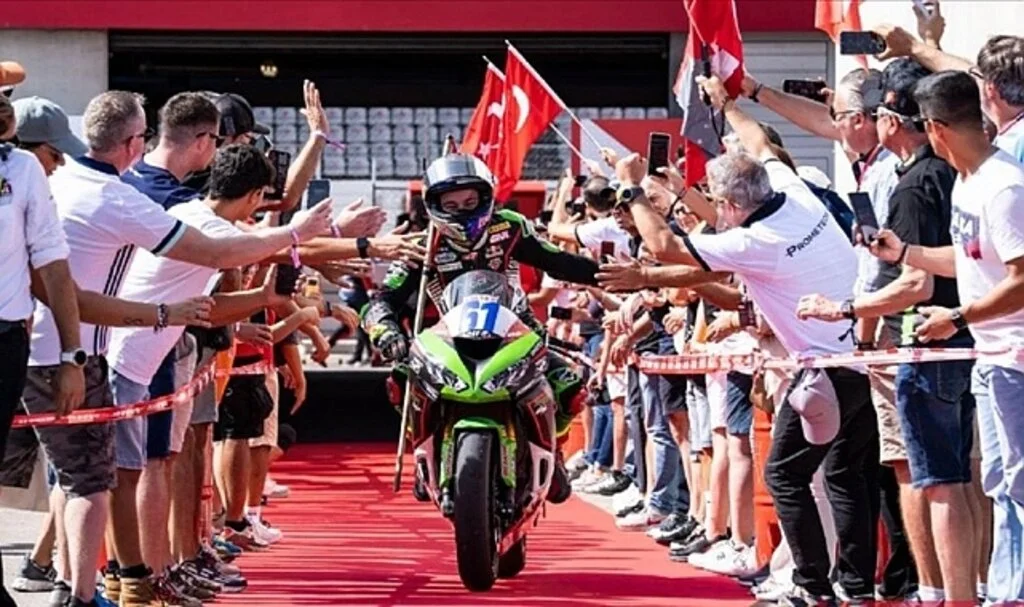 Milli motosikletçi Bahattin Sofuoğlu WorldSSP Challange şampiyonu oldu