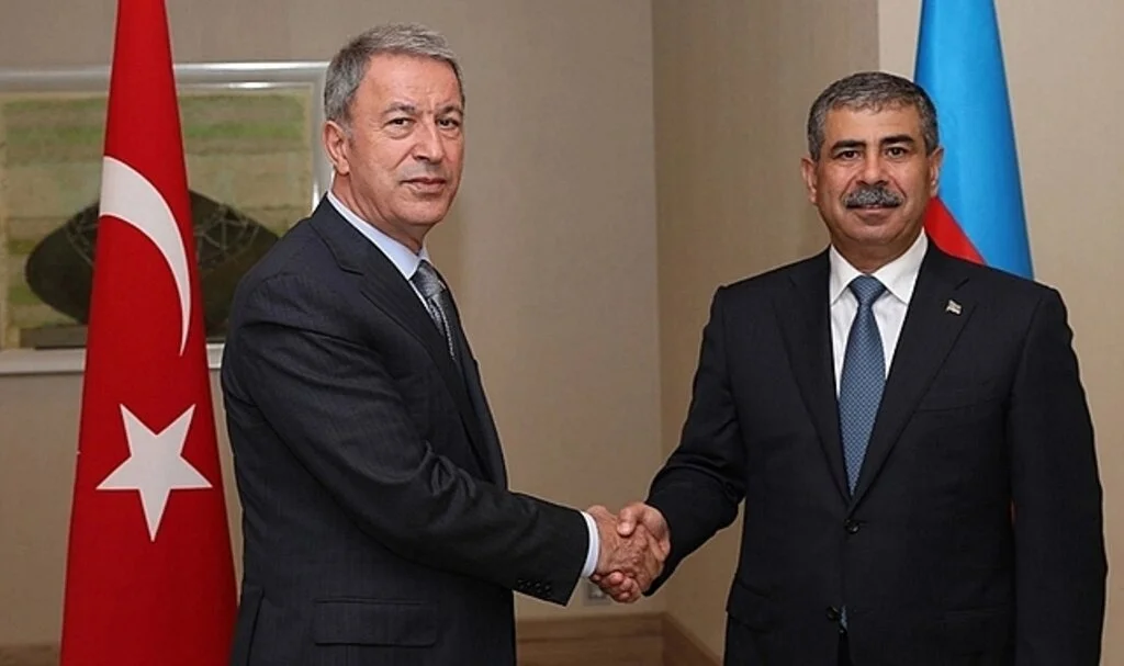 Milli Savunma Bakanı Akar, Azerbaycanlı mevkidaşı Hasanov ile görüştü