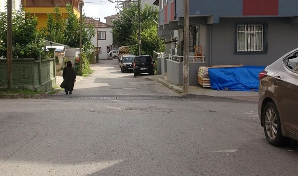Minik Umut elinden düşen ekmeği almak isterken canından olmuş