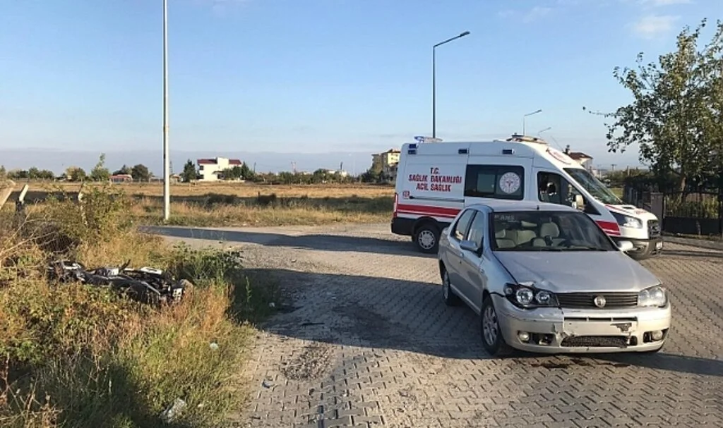 Motosiklet ile otomobil çarpıştı: 1 yaralı