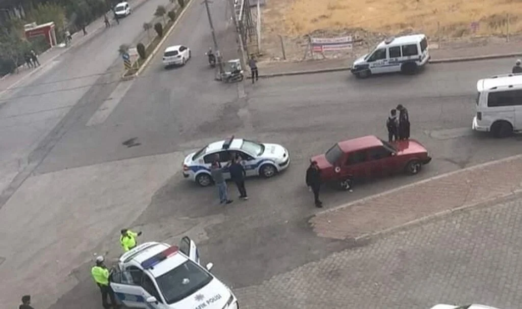 Motosiklet ile otomobil çarpıştı: 1 yaralı