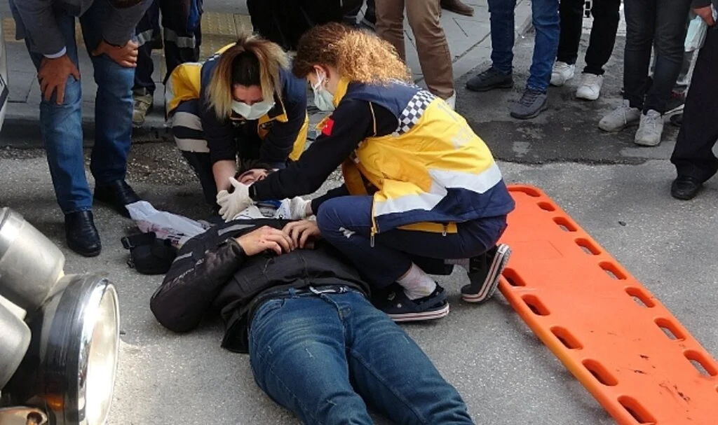 Motosiklet ile otomobilin çarpıştığı kazada 1 kişi yaralandı