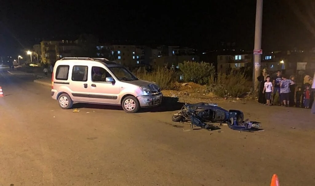 Motosiklet kazasında 2 yaşındaki oğluyla ölümden döndü