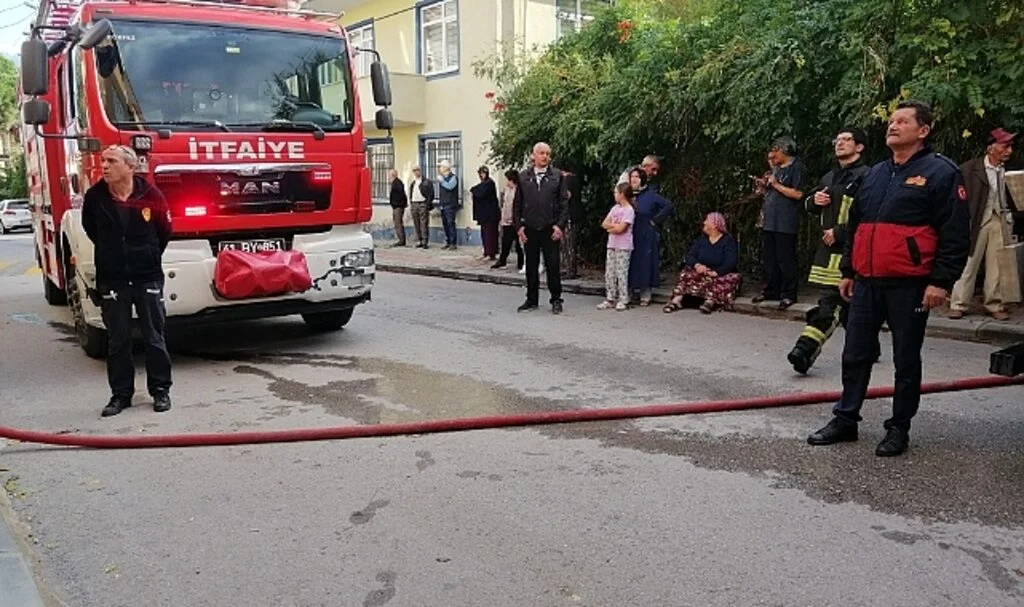 Muhabbet kuşunu yangından itfaiye ekipleri kurtardı