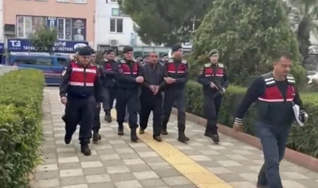 Muhtar ve oğluna yapılan saldırıya 2 tutuklama