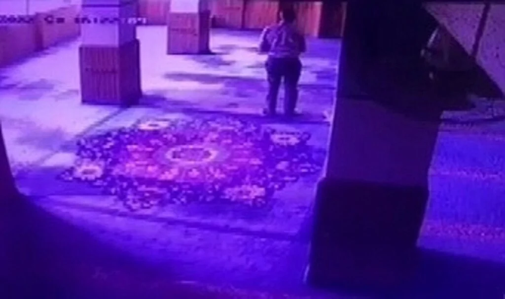 Namaz kılarken kalp krizi geçiren adam hayatını kaybetti, o anlar kameraya yansıdı