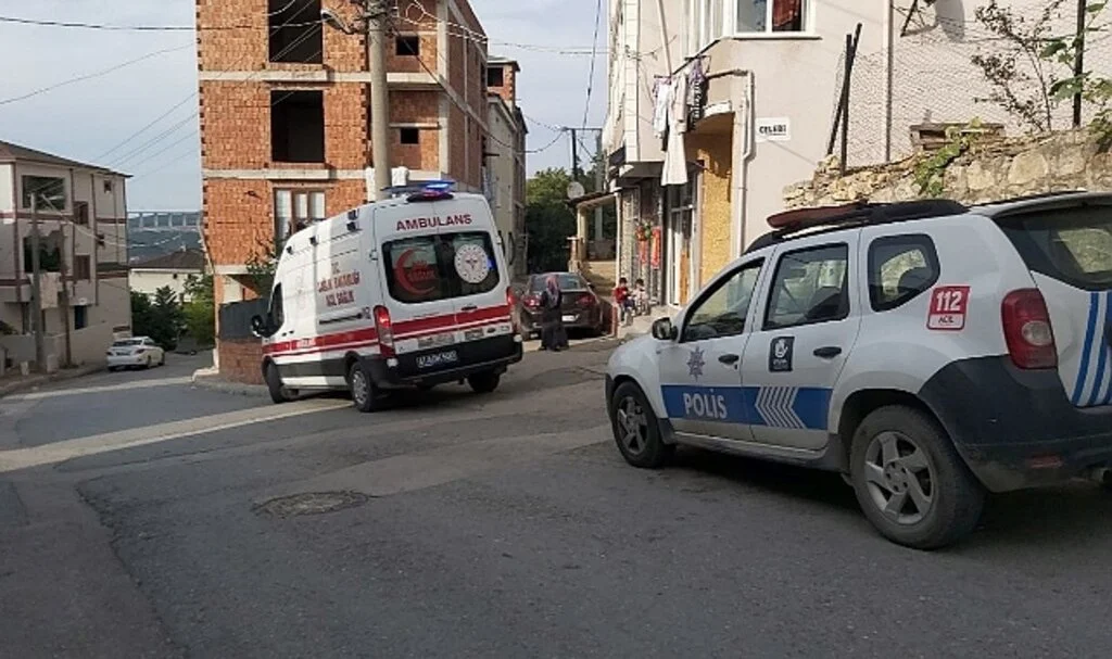‘Neden çalışmıyorsun’ diyen kızını sopayla döverek hastanelik etti