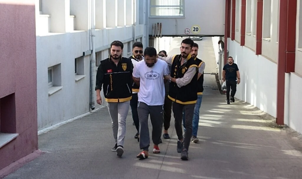 “Neden evleri gözetliyorsun” cinayetine 3 tutuklama