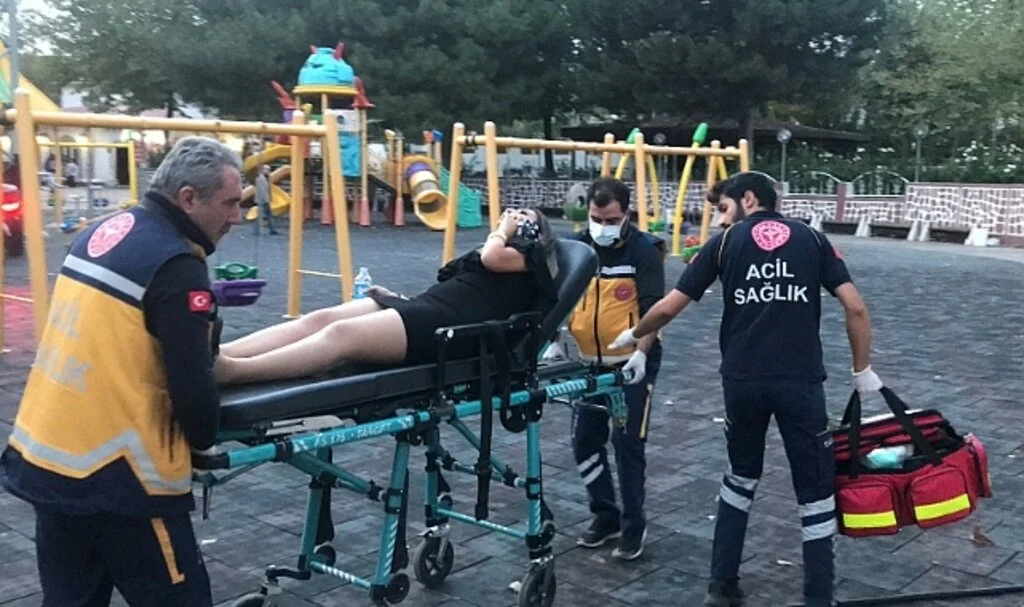 Oğlunun düğününde, eşini öldürüp kızını yaraladı