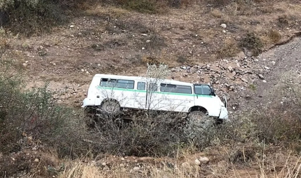 Öğrenci servisi dere yatağına devrildi: 15'i çocuk 16 yaralı