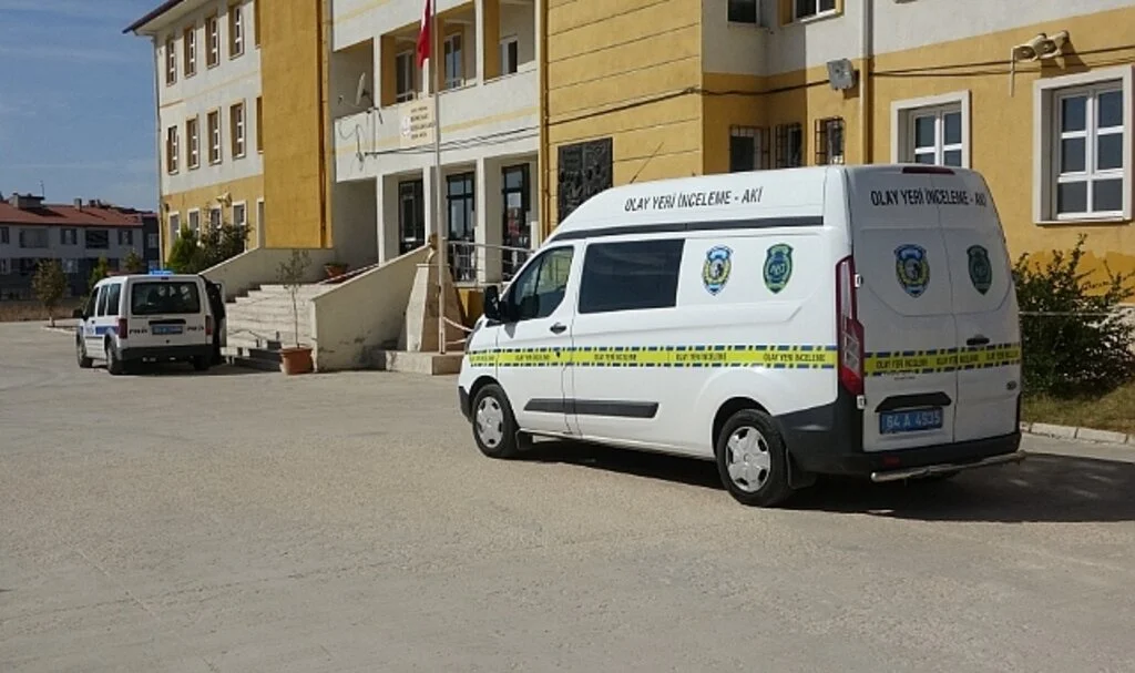 Okulun çatısından düşen inşaat ustası hayatını kaybetti