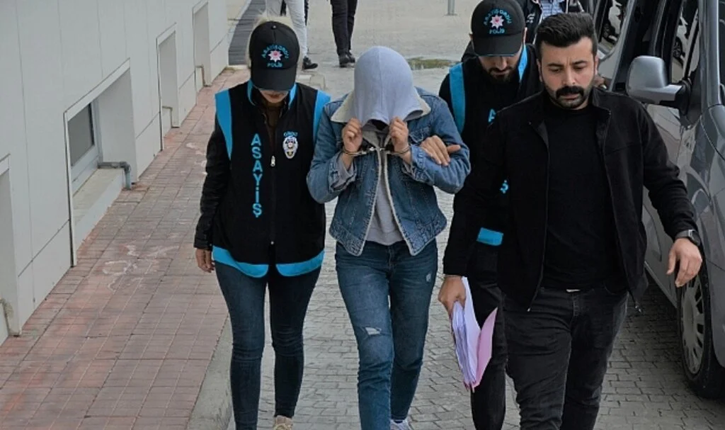 Ölen bebeği 23 gün çatıda saklamış, sonrasında tarlaya gömmüş