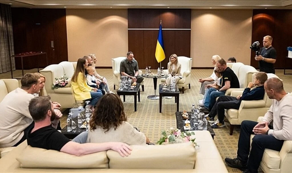 Olena Zelenska esaretten kurtarılan "Azov" komutanlarını Türkiye'de ziyaret etti