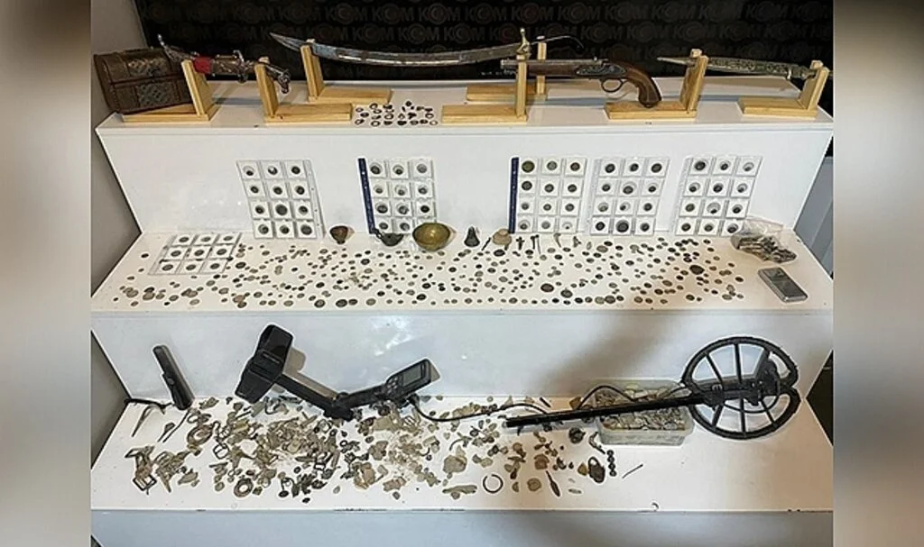 Operasyonda tarihi eser fışkırdı