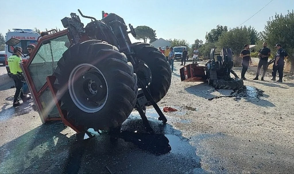 Ortalığın savaş alanına döndüğü kazada traktör ikiye bölündü