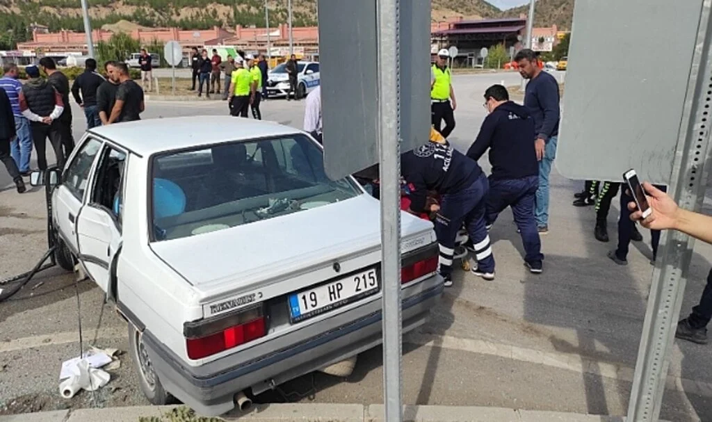  Osmancık'ta iki otomobil çarpıştı: 4 yaralı