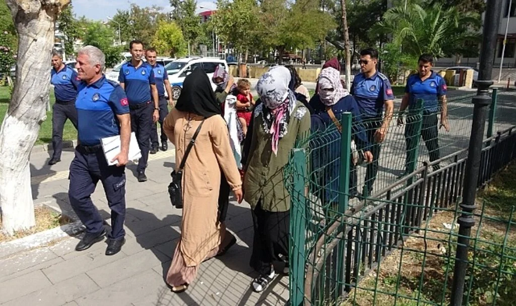 Osmaniye’den gelip Adıyaman’da dilenen 15 şahıs yakalandı