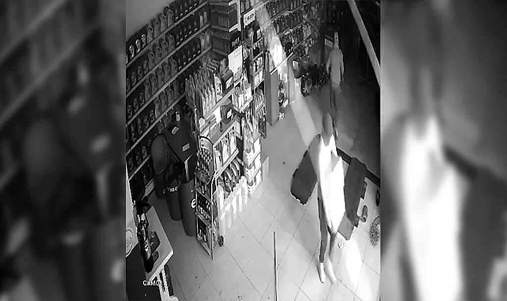 Oto servisi hırsızlarından 12 dakikada 300 binlik vurgun