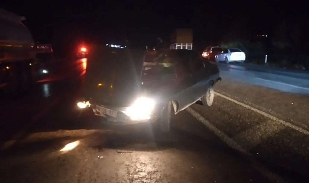 Otomobil tıra arkadan çarptı: 1 yaralı