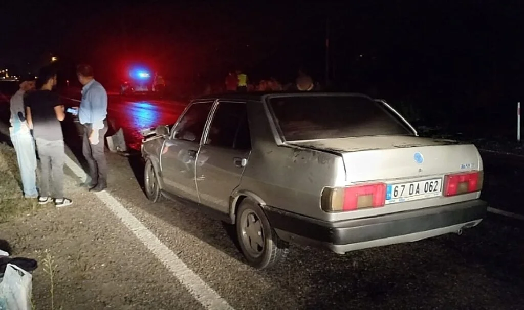 Otomobil traktöre arkadan çarptı: 2 yaralı