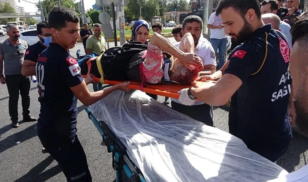 Otomobilin çarptığı yaşlı kadın yaralandı