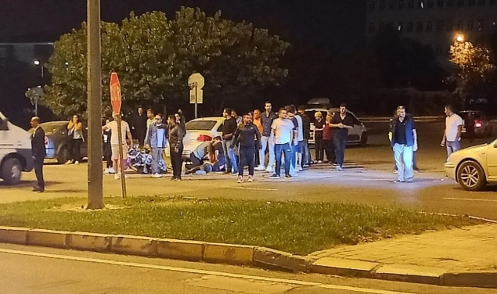 Otomobille çarpışan motosikletli kurye 12 günlük yaşam savaşını kaybetti