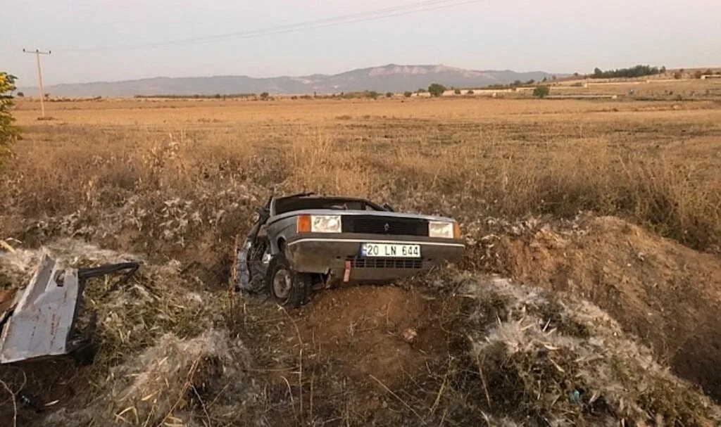  Otomobille hafif ticari araç çarpıştı; 1’i ağır 4 yaralı
