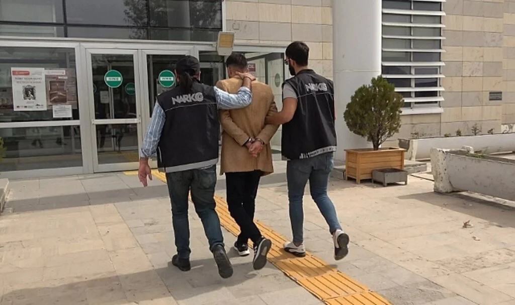 Oyuncak içerisinde uyuşturucu saklayan şüpheli tutuklandı