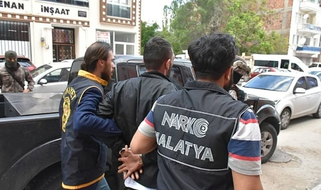 Polis bir ayda 233 şüpheliyi yakaladı