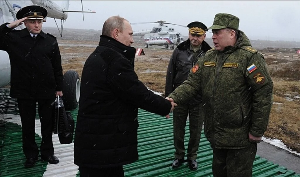 Putin, kısmi seferberlik kapsamında orduya çağrılanların hazırlık sürecini denetledi