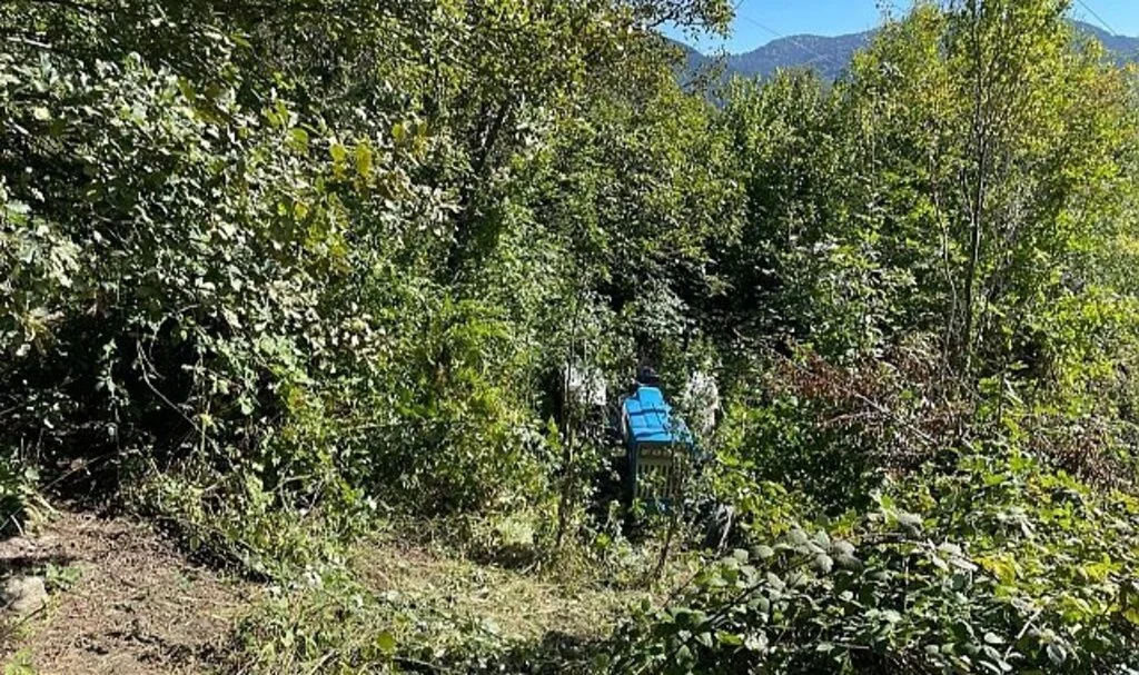Rampada geri kaçan traktör devrildi: 3 yaralı