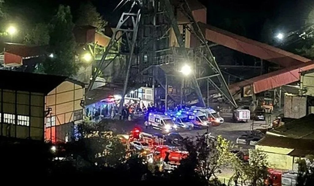 Sağlık Bakanı Fahrettin Koca patlamada hayatını kaybedenlerin sayısının 22'ye ulaştığını açıkladı