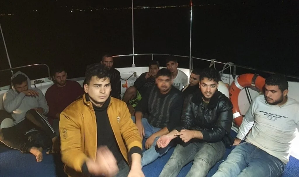 Sahil Güvenlik radarı tespit etti, 10 düzensiz göçmen kurtarıldı