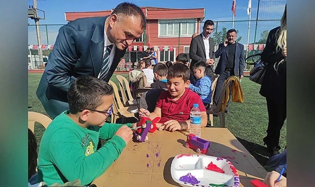 Salıpazarı'nda Çocuklar ahşap oyuncakla tanıştı 